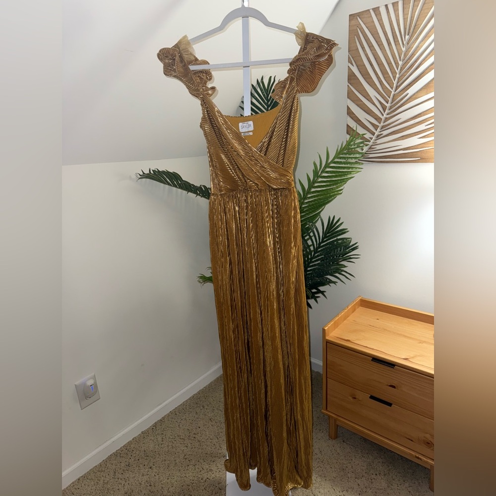SAYLOR IMARA MAXI GOLDโ PLEATED DRESS SZ Small